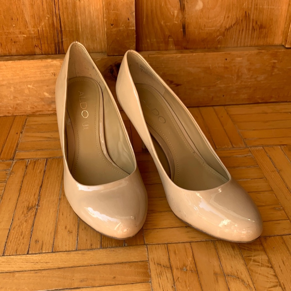 Like new bone patent Aldo heels